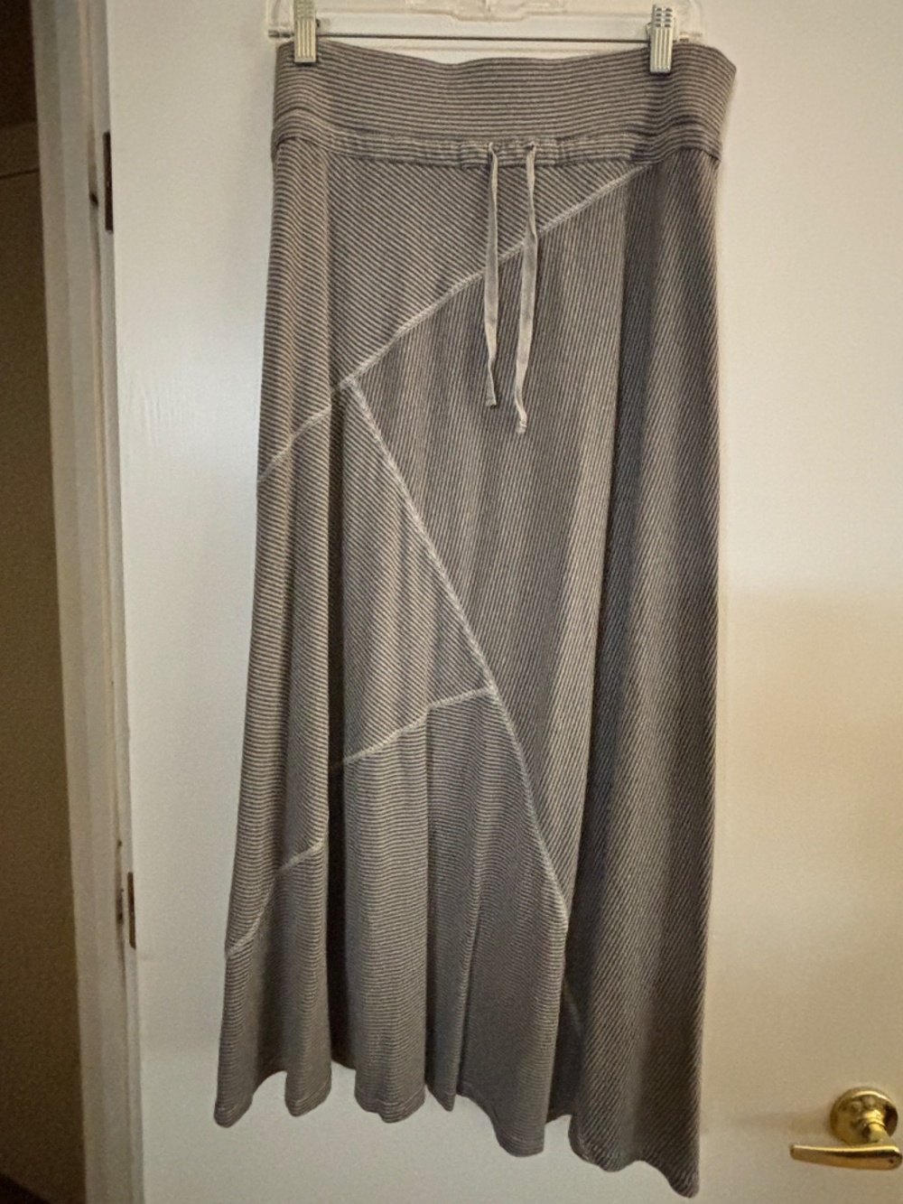 A-line striped knit skirt